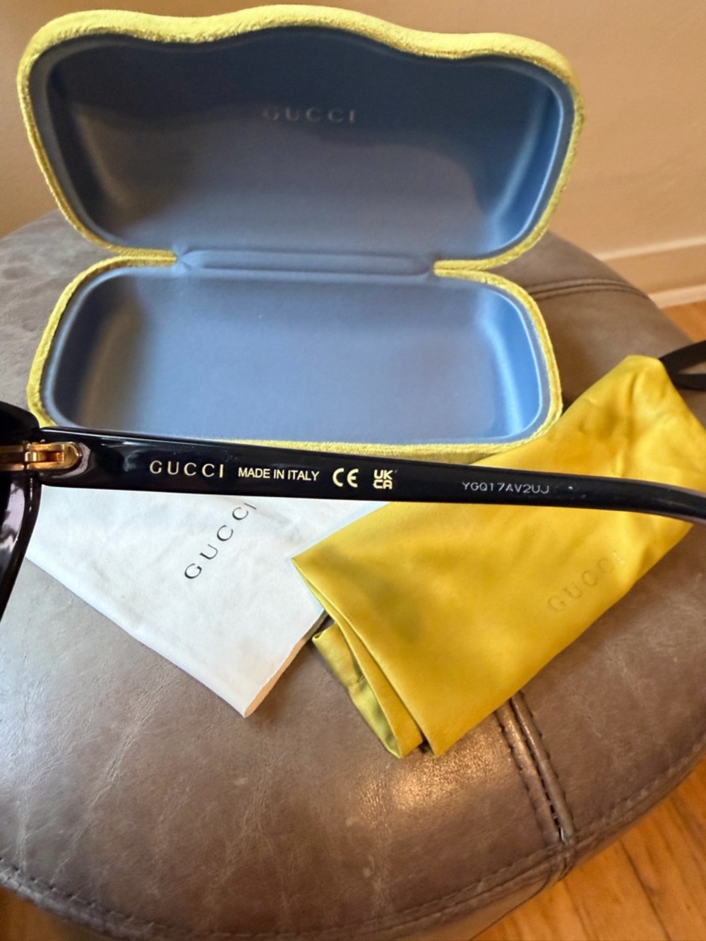 Gucci Black Cat-Eye Sunglasses with Brown Gradient Lenses - Picture 3 of 8